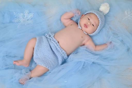 湖南三个月宝宝挠耳朵 湖南三个月宝宝挠耳朵